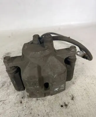Toyota Prius (XW20) Front brake caliper