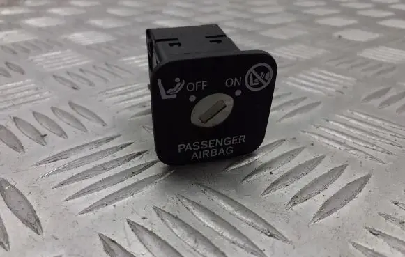 Toyota Auris 150 Passenger airbag on/off switch 