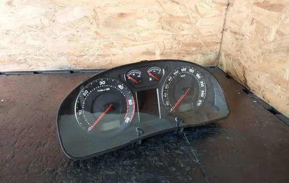 Skoda Superb B5 (3U) Speedometer (instrument cluster) 3U0920841A 110080115007