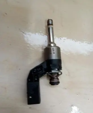 Porsche Cayenne (92A) Fuel injector 03H906