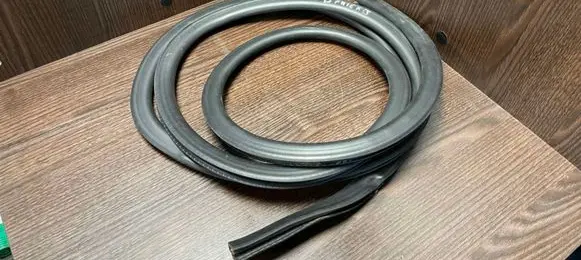 Front door rubber seal