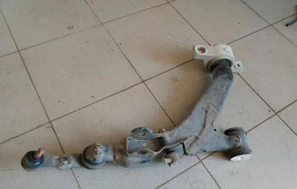 Lexus IS 220D-250-350 Front lower control arm/wishbone