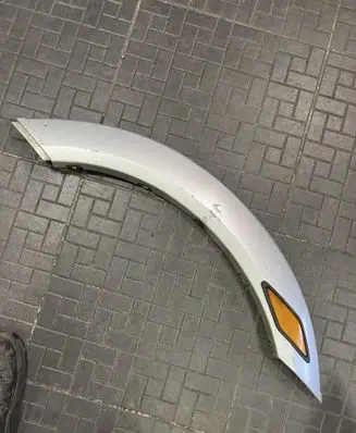 Mitsubishi Montero Front arch trim MR478742