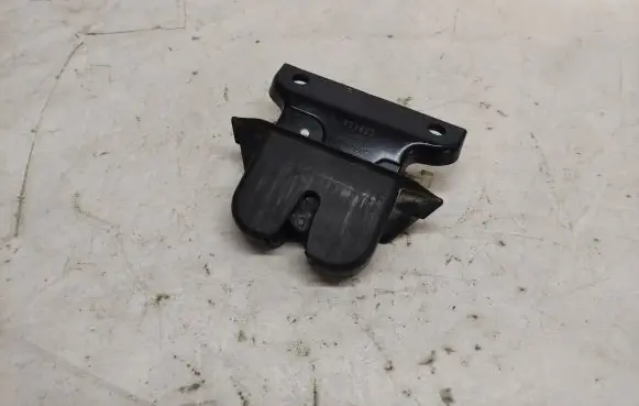 Audi A4 S4 B5 8D Tailgate/trunk/boot lock/catch/latch 8D9827505