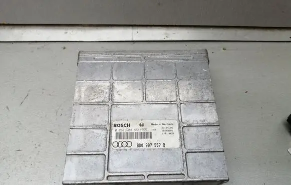 Audi A4 S4 B5 8D Engine control unit/module 8D0907557B 0261203554
