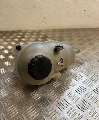 Mercedes-Benz B W247 Coolant expansion tank/reservoir A0005840807