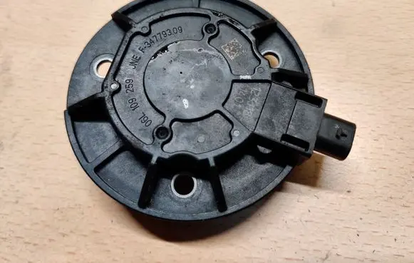 Seat Leon (5F) Camshaft vanos timing valve 06L109259