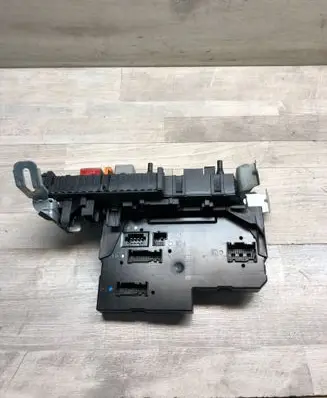 Mercedes-Benz E W212 Fuse module 2129004201 5DK00962037