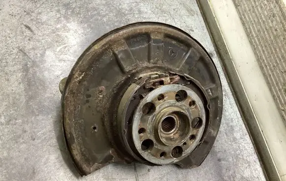 Mercedes-Benz E W212 Front wheel hub