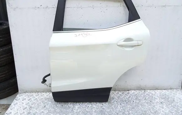 Nissan Qashqai Rear door