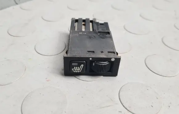 BMW 7 E38 Seat heating switch 8352259