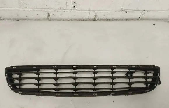 Opel Zafira B Front bumper lower grill 13124978