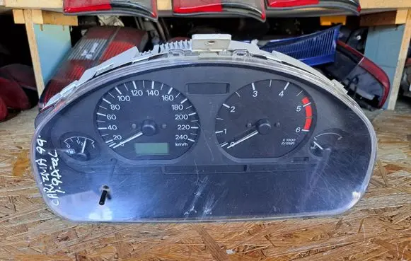 Mitsubishi Carisma Speedometer (instrument cluster) MR480356 0P0264 OP0264