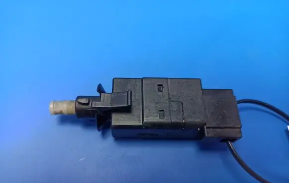 Mercedes-Benz E W211 Brake pedal sensor switch 0015454009