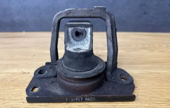 Opel Vivaro Engine mount bracket 314178629