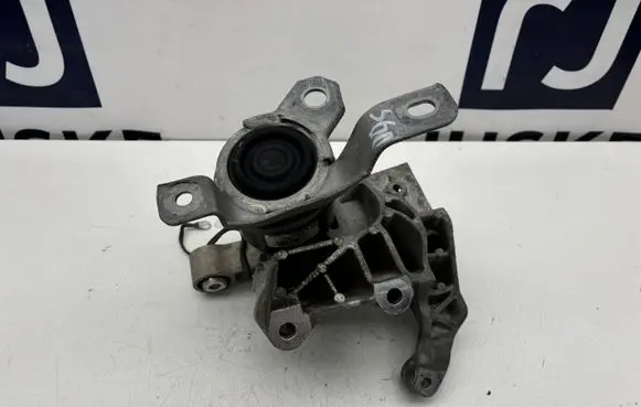 Volvo S60 Engine mount bracket 31330135