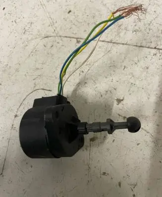 Skoda Superb B5 (3U) Headlight level adjustment motor 73485704