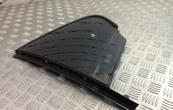 BMW 5 F10 F11 Rear vent window glass 7311245 604219