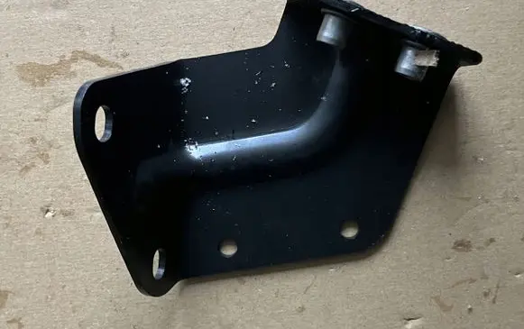 Audi Q7 4L Fender mounting bracket 4L0821298