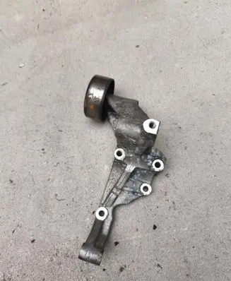 KIA Sorento Generator/alternator bracket 