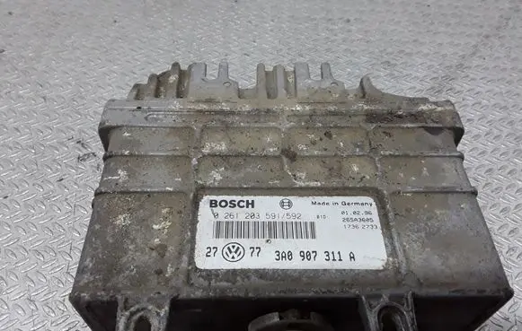 Volkswagen Golf III Engine control unit/module 3A0907311A 0261203591