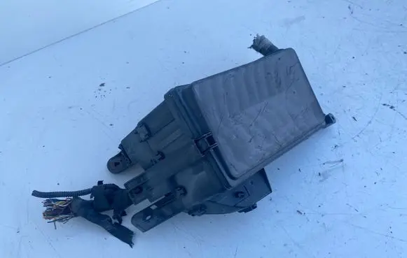 Lexus IS 220D-250-350 Fuse module