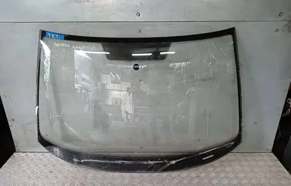 Skoda Yeti (5L) Front windscreen/windshield window 