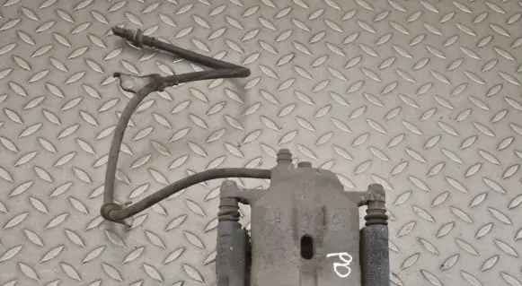 Toyota Prius (XW30) Front brake caliper