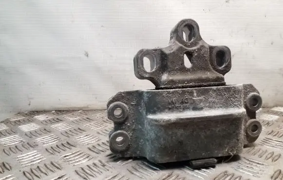 Skoda Octavia Mk2 (1Z) Engine mount bracket 1K0199555