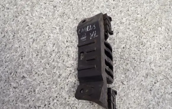 KIA Carens II Front bumper mounting bracket