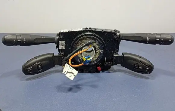 Peugeot 208 I Other switches/knobs/shifts 98154492ZD