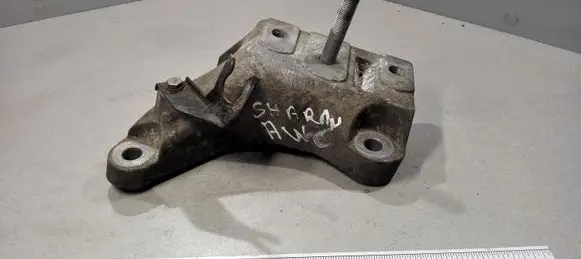Volkswagen Sharan Engine mounting bracket 7M3399135A