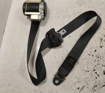Middle seatbelt (rear)