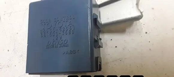 Toyota Yaris Engine control unit/module 8598052051