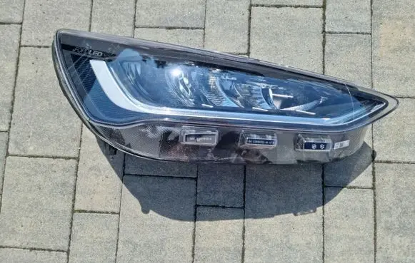 Ford Focus Headlight/headlamp 13E014