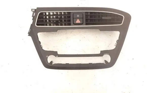 Hyundai i20 (GB IB) Dash center air vent grill