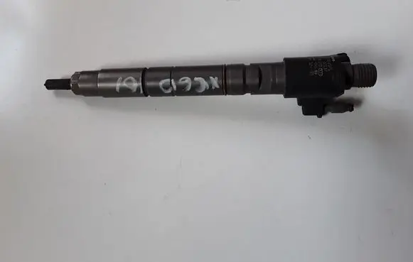 Volvo XC60 Fuel injector 31303238