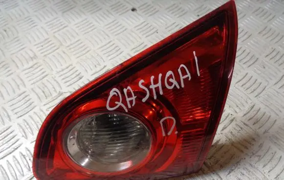 Nissan Qashqai+2 Tailgate rear/tail lights 26550JD800