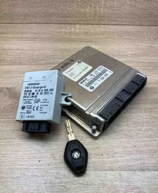 BMW 5 E39 Engine ECU kit and lock set 7789376 6905668 0281010314