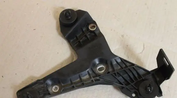 Volvo S60 Air filter cleaner box bracket assembly 30636575