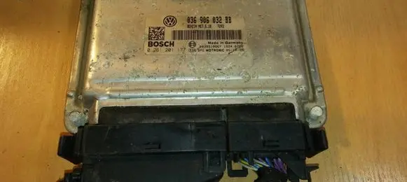 Skoda Octavia Mk1 (1U) Engine control unit/module ECU 0261201177 036906032BB ME7.5.10