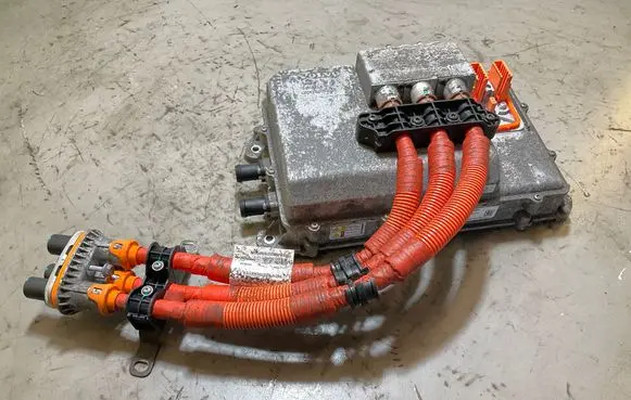 Polestar 2 Voltage converter inverter 32335807