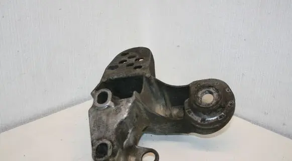 Volkswagen PASSAT B5.5 Engine mounting bracket 4B0199351B
