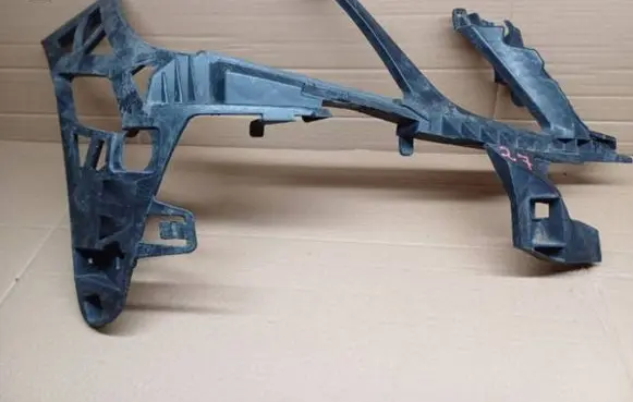 Mercedes-Benz E W212 Front bumper mounting bracket A2128852265