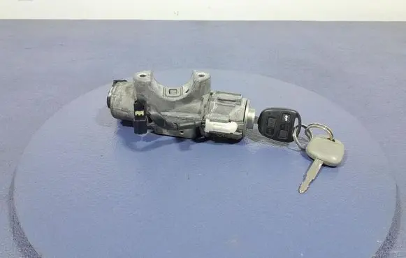 Toyota Avensis Verso Ignition lock 450200504