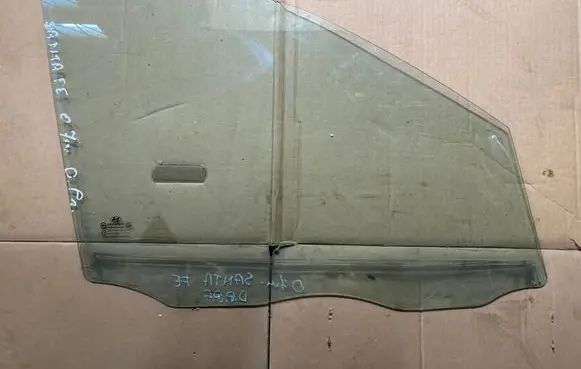 Hyundai Santa Fe Front door window glass four-door 43R000382 DOT748AS2M352