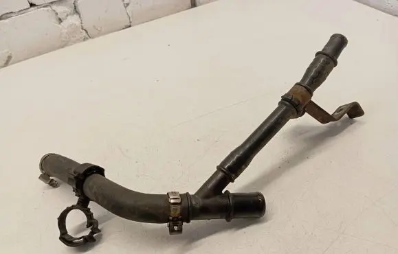 Iveco Daily 35.8 - 9 Engine coolant pipe/hose