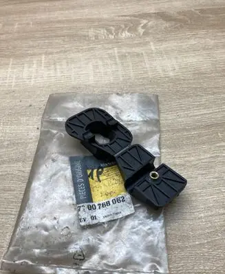 Renault 19 Accelerator throttle pedal bracket 7700768062