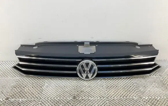 Volkswagen PASSAT B8 Front bumper upper radiator grill 3G0853653D