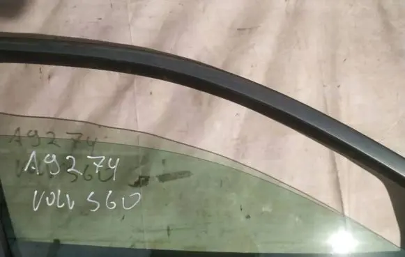 Volvo S60 Front door window glass four-door as2